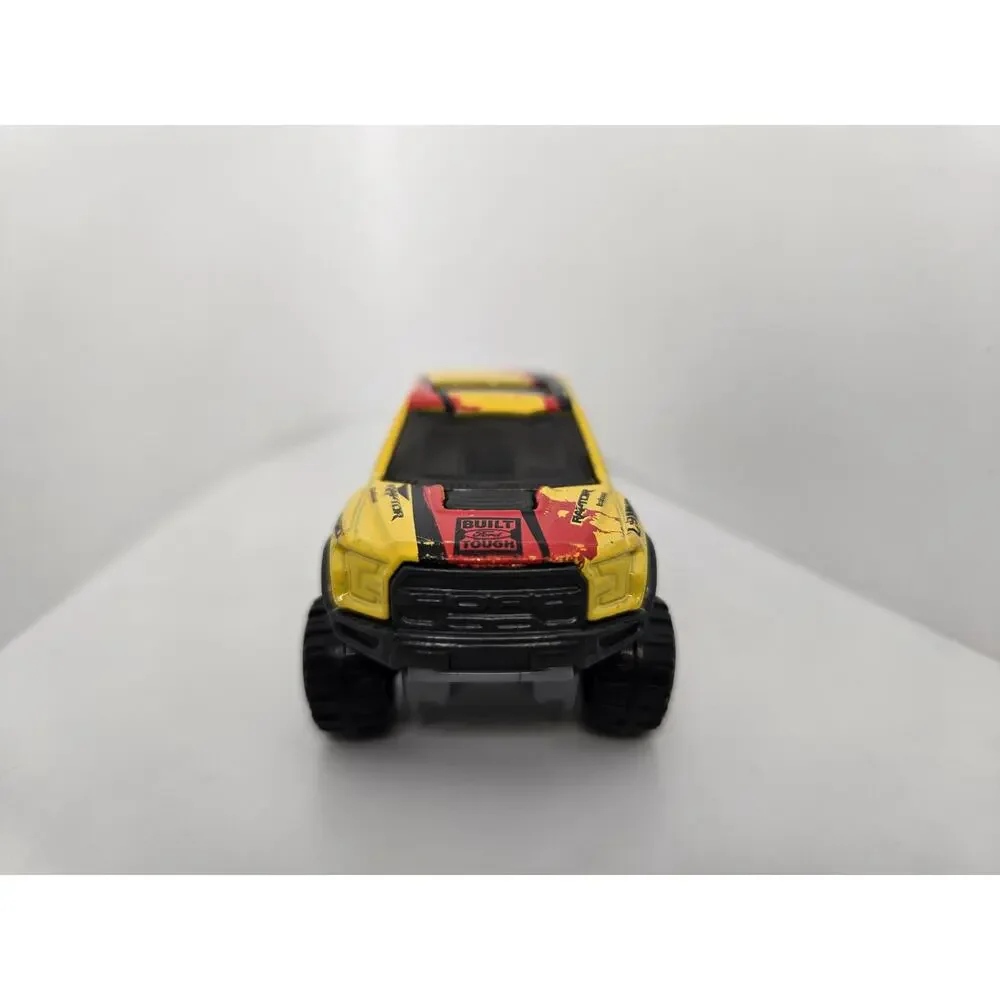 Hot Wheels 2018 ’17 Ford F-150 Raptor Yellow Built Ford Tough EcoBoost 1:64